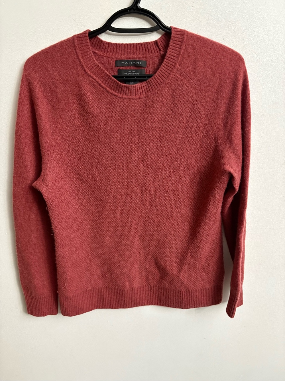 Tahari Men's Crewneck Sweater 100% cashmere medium